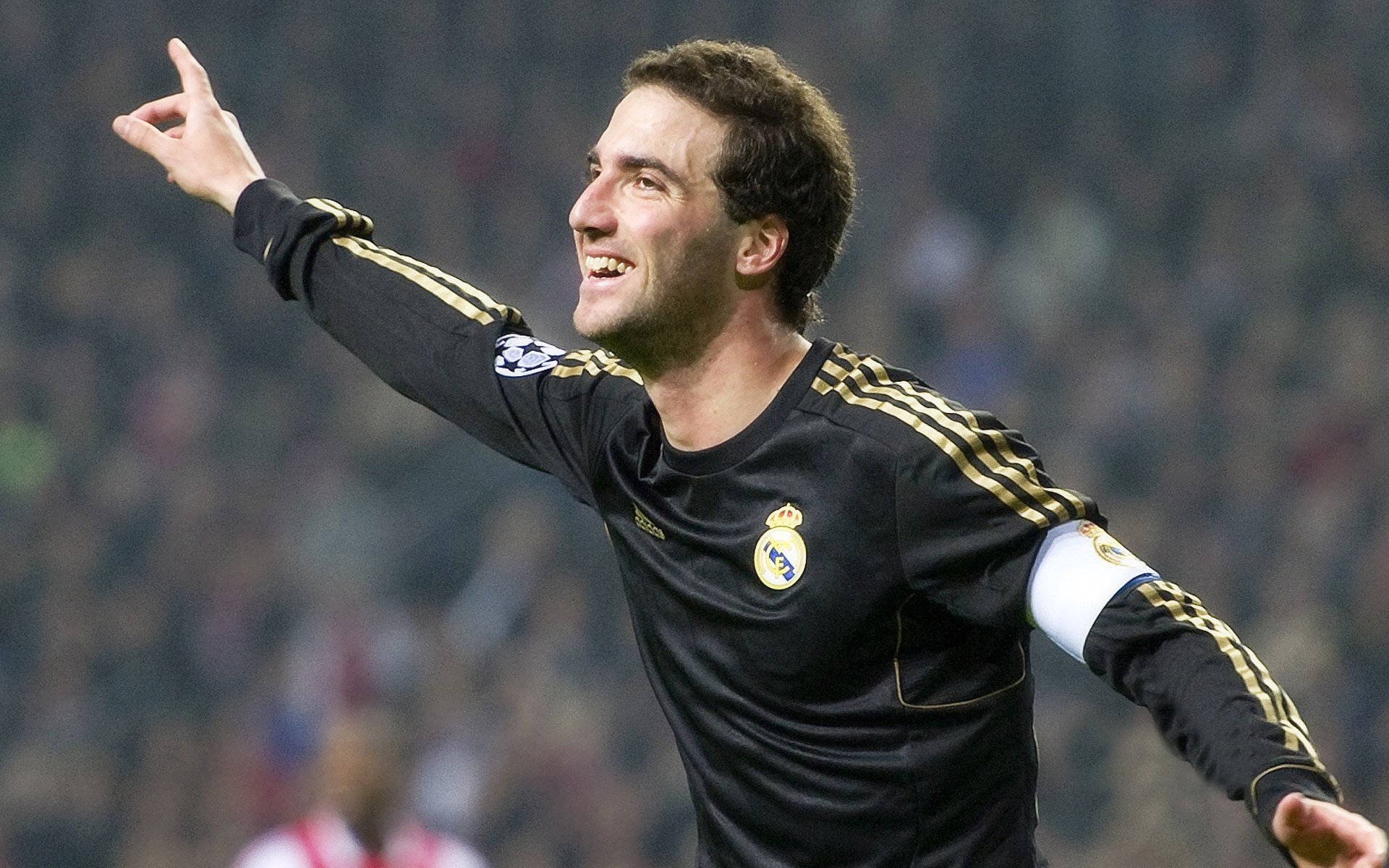 爱游戏体育（AYX）官方APP下载-英格兰比赛现场万人合唱震撼全场，英格兰代表队队歌